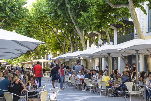L'Ajuntament de Manresa permetrà a les terrasses de bars i restaurants ampliar l'espai, bonificarà la taxa el 50% i facilitarà els tràmits com a mesures de suport al sector   