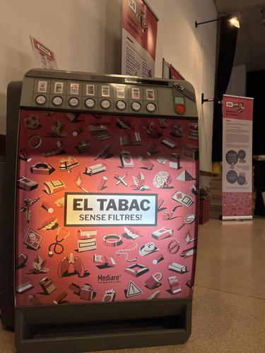 Més de 300 joves de secundària han visitat l'exposició 'Tabac sense filtres' a l'Espai Jove Joan Amades